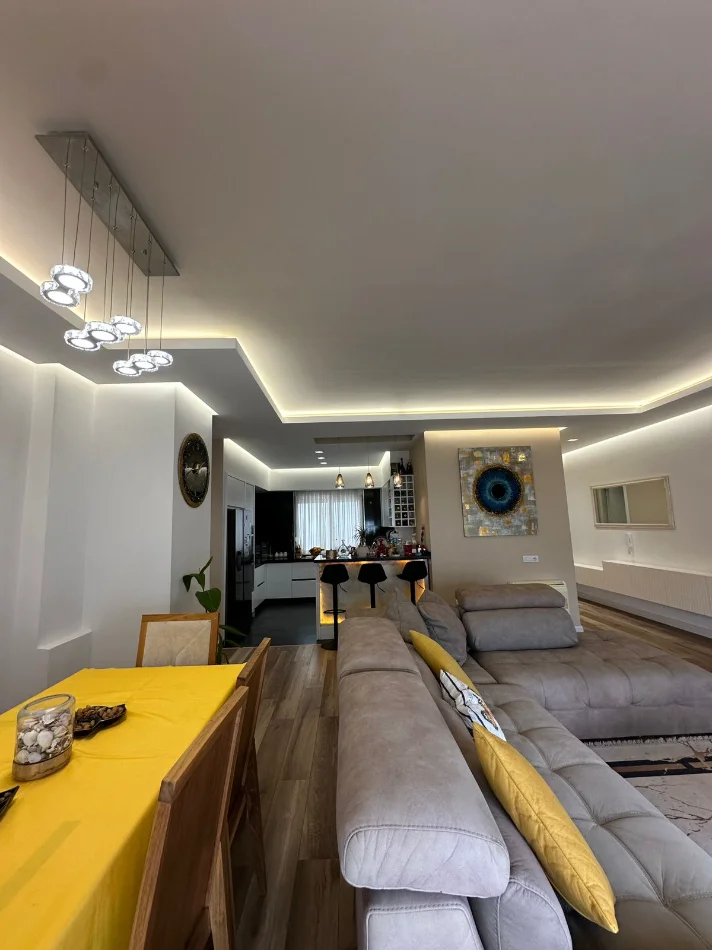 Tirane, shitet apartament 2+1 , 170 m² 498.000 € 