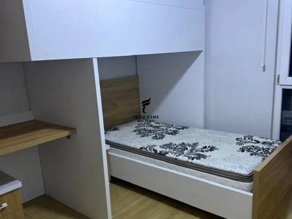Tirane, jepet me qera apartament 2+1+Ballkon Kati 5, 108 m² 650 € (RRUGA E KAVAJES)