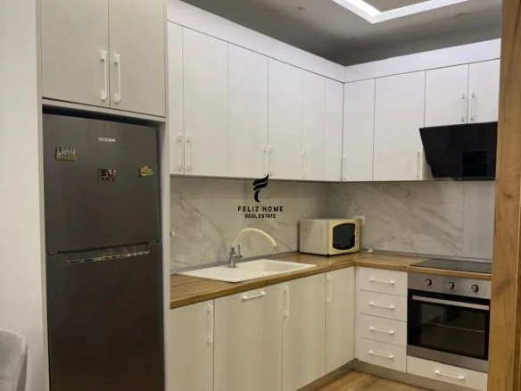 Tirane, jepet me qera apartament 2+1+Ballkon Kati 5, 108 m² 650 € (RRUGA E KAVAJES)