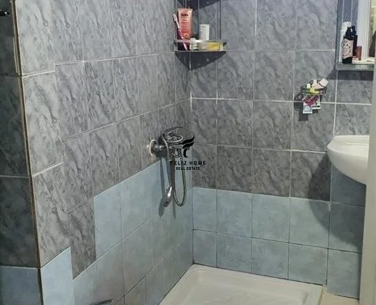 Tirane, jepet me qera apartament 1+1+Ballkon Kati 3, 60 m² 500 € (RRUGA BARDHYL)