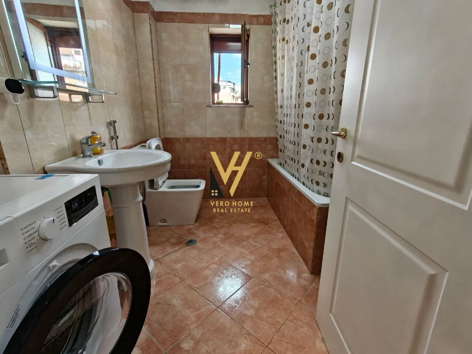 Tirane, shitet apartament 1+1+Ballkon Kati 4, 64 m² 150.000 € (SELVIA)