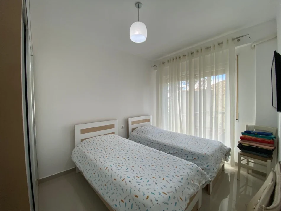 Durres, shitet apartament 2+1+Ballkon Kati 2, 77 m² 200.000 € (Gjiri i Lalzit)