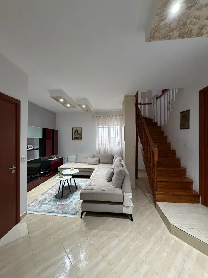 Tirane, shitet apartament Dublex Kati 7, 