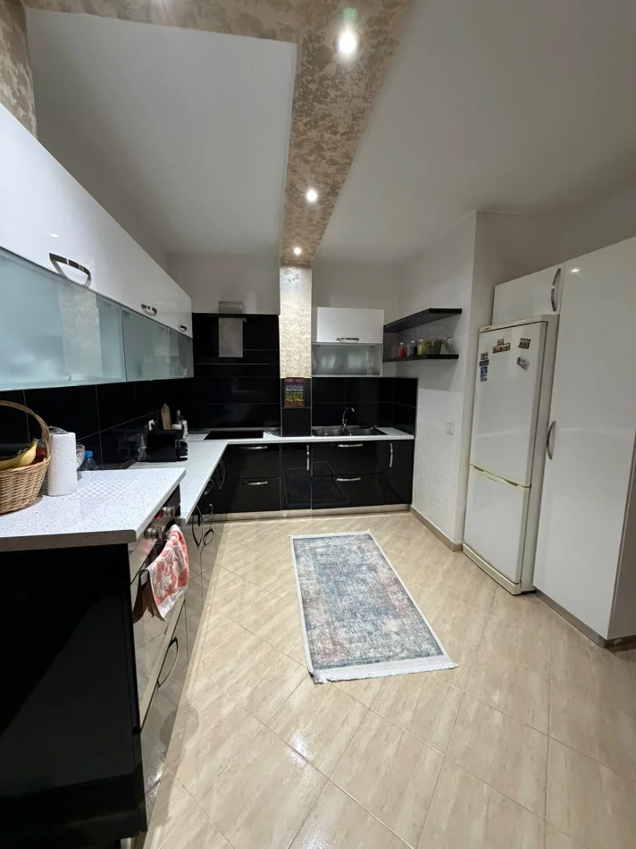 Tirane, shitet apartament Dublex Kati 7, 
