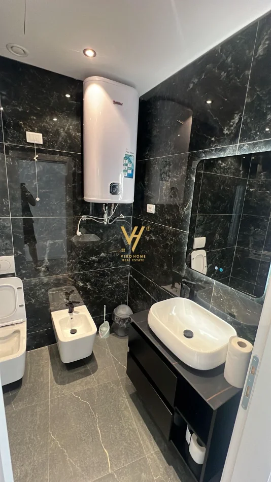 Tirane, jepet me qera zyre Kati 9, 125 m² 1.550 € (LAKEVIEW RESIDENCE)