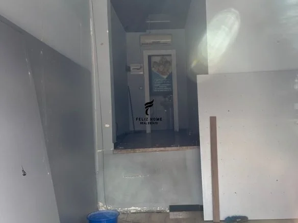 Tirane, jepet me qera dyqan Kati 0, 35 m² 1.800 € (QENDER)