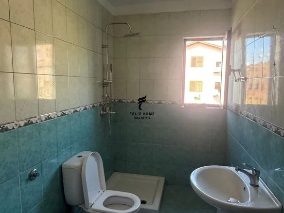 Tirane, jepet me qera zyre Kati 5, 62 m² 400 € (PAZARI I RI)