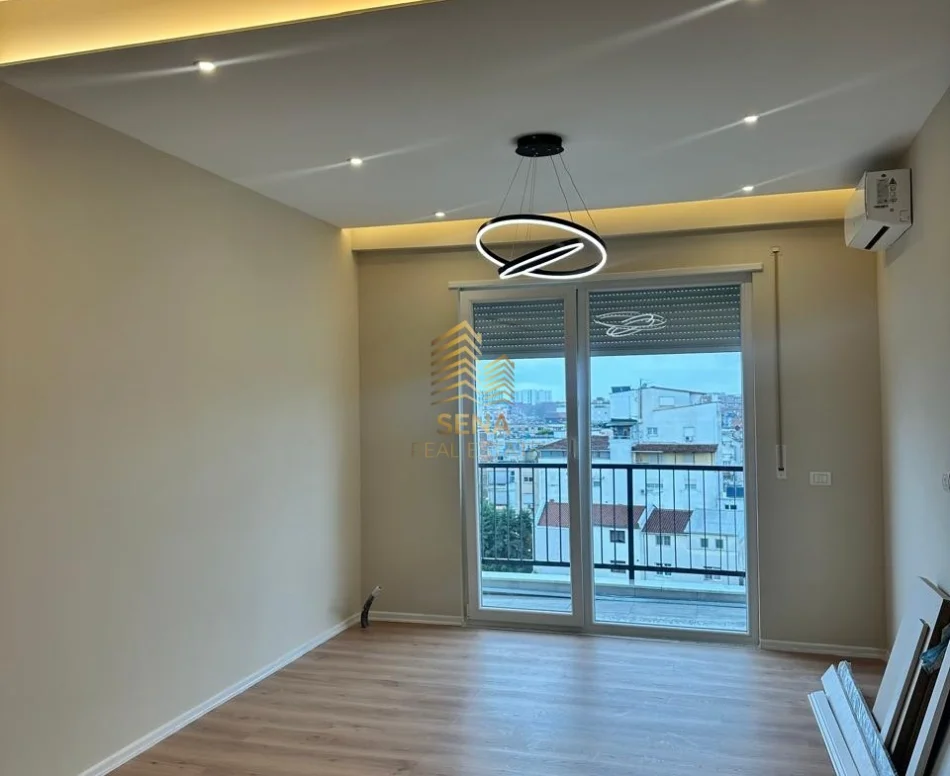 Tirane, jepet me qera apartament 1+1+Ballkon Kati 6, 64 m² 500 € (Brryli)