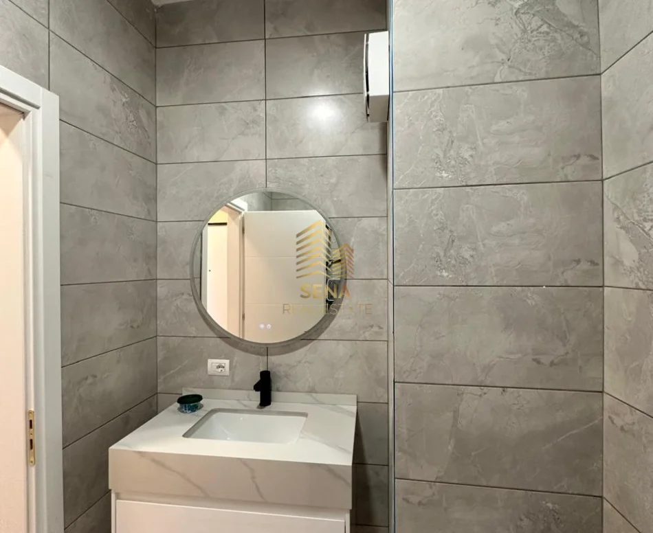 Tirane, jepet me qera apartament 1+1+Ballkon Kati 6, 64 m² 500 € (Brryli)