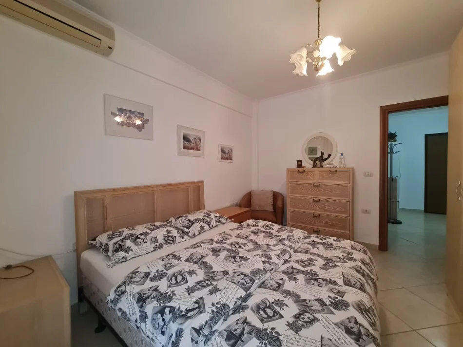 Tirane, jepet me qera apartament 1+1 Kati 5, 65 m² 650 € (Rruga Marko Boçari)
