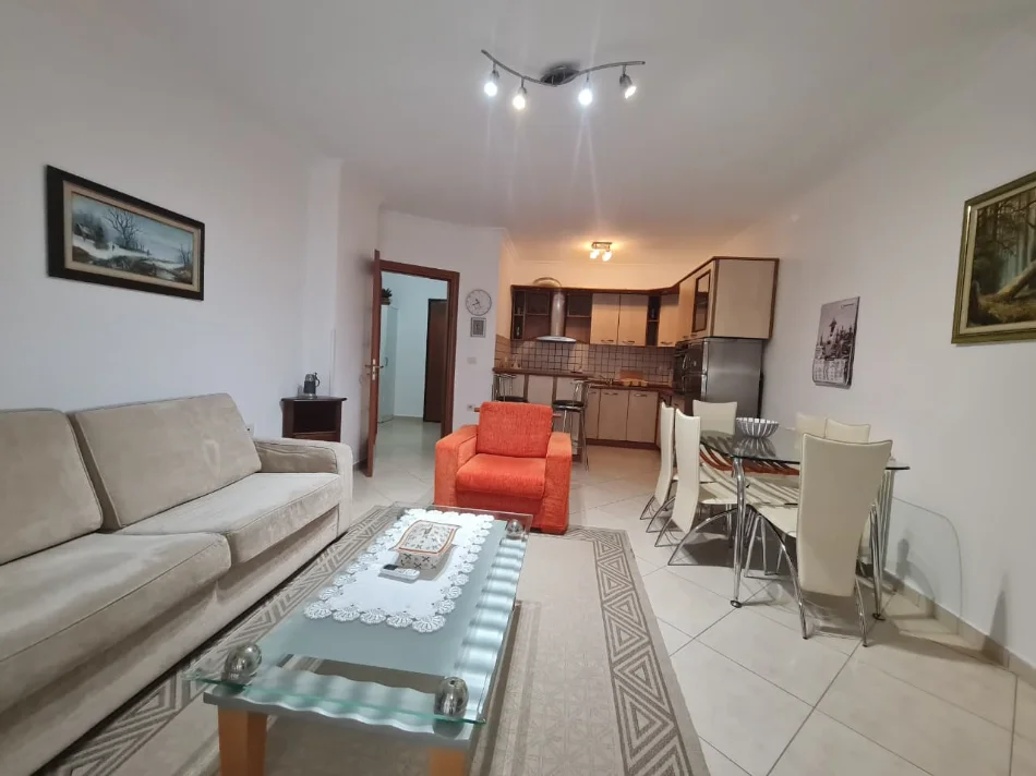 Tirane, jepet me qera apartament 1+1 Kati 5, 65 m² 650 € (Rruga Marko Boçari)