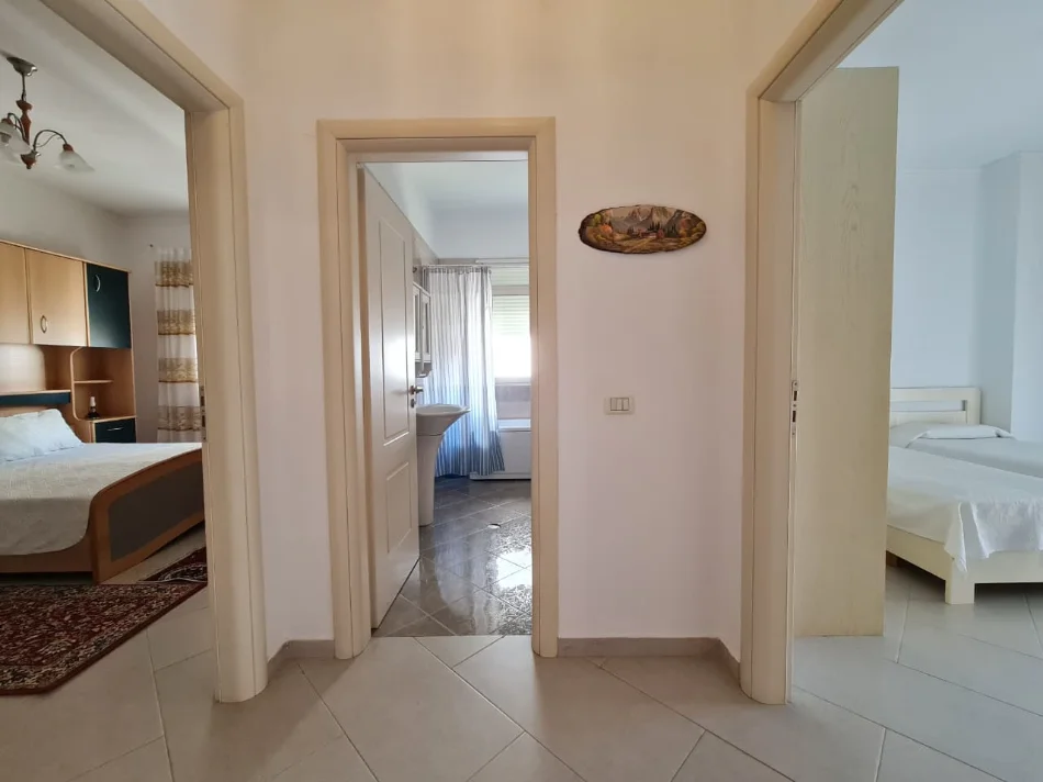 Jepet me qera apartament 2+1 Kati 3, 120 m² 700 € (Rruga Shyqyri Brari)