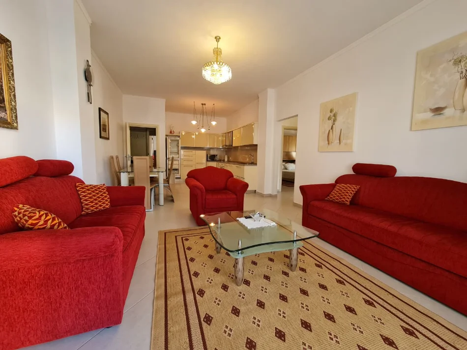 Jepet me qera apartament 2+1 Kati 3, 120 m² 700 € (Rruga Shyqyri Brari)