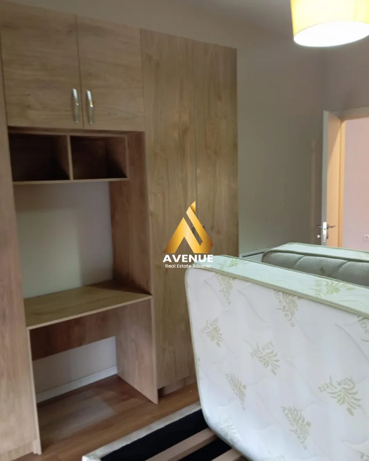 Tirane, jepet me qera apartament 2+1 , 100 m² 600 € (RRUGA 5 MAJI)