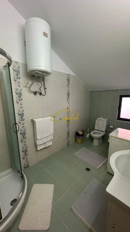 Tirane, jepet me qera apartament 3+1 Kati 3, 115 m² 1.000 € (KOMUNA E PARISIT)