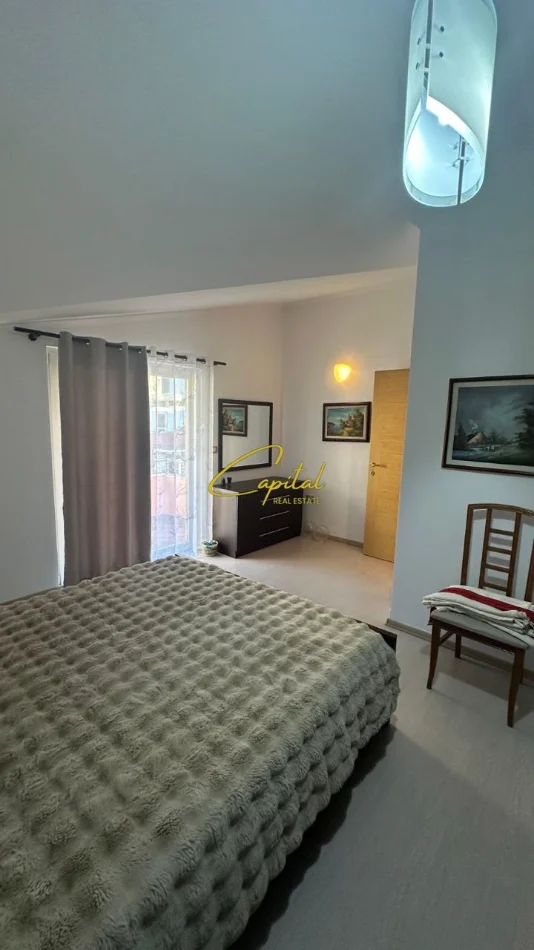 Tirane, jepet me qera apartament 3+1 Kati 3, 115 m² 1.000 € (KOMUNA E PARISIT)