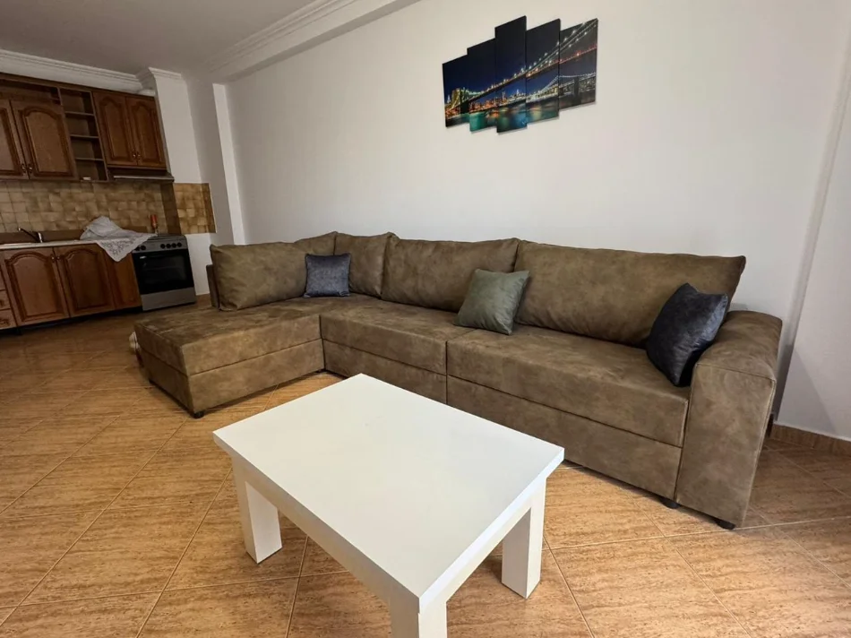 Tirane, jepet apartament 2+1 per qera Kati 3, 112 m² 700 €