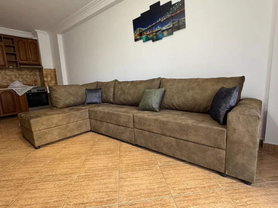 Tirane, jepet apartament 2+1 per qera Kati 3, 112 m² 700 €