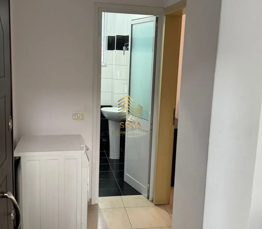Tirane, jepet me qera apartament 1+1 Kati 3, 60 m² 450 € (5 Maji)