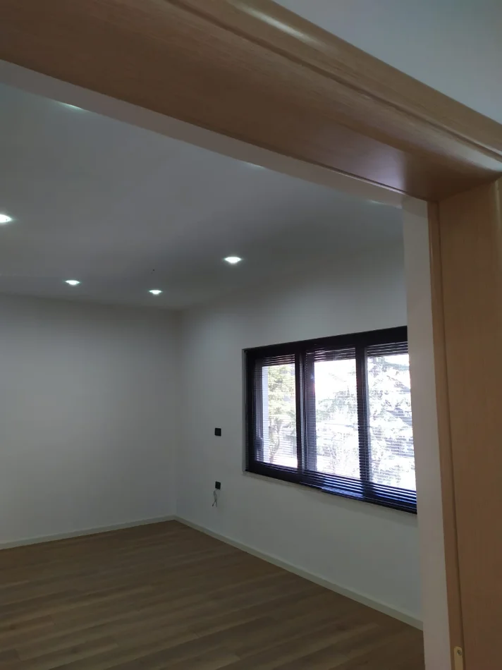 Tirane, jepet me qera zyre Kati 3, 80 m² 1.000 € (Rr Vaso Pasha)