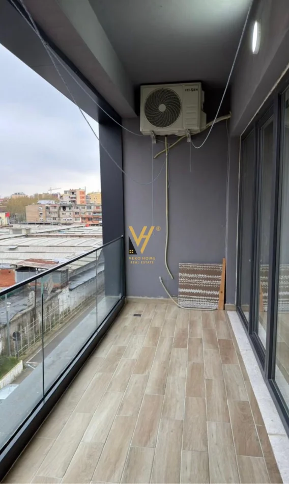 Tirane, jepet me qera apartament 2+1+Ballkon Kati 12, 78 m² 700 € (5 MAJI)