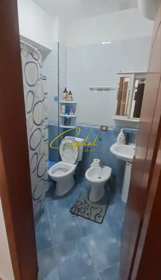 Tirane, jepet me qera apartament 2+1 Kati 4, 85 m² 380 € (YZBERISHT)