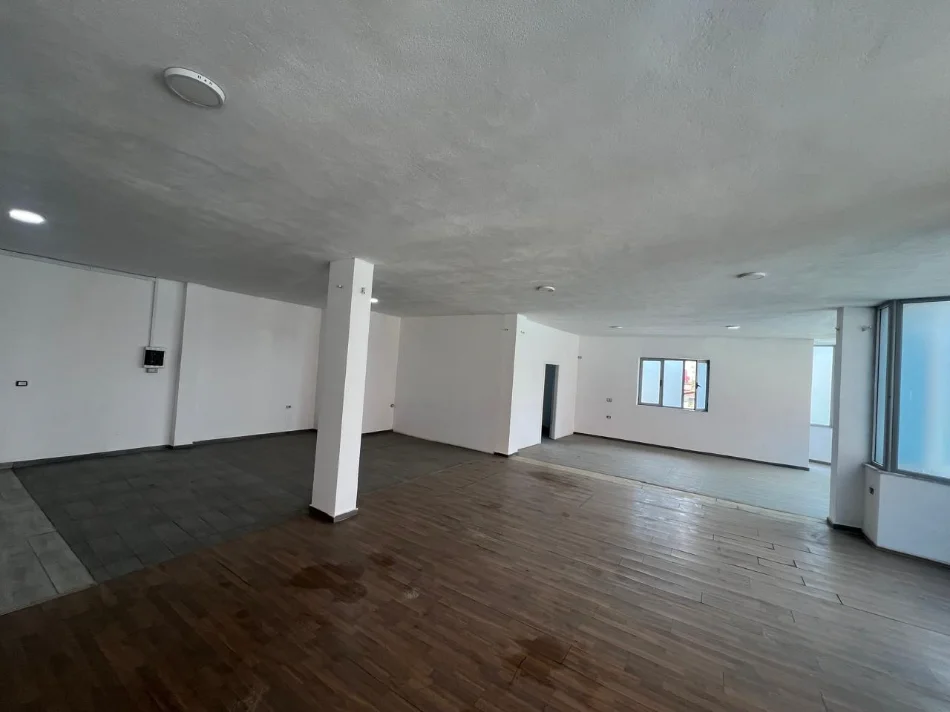 🏢 Jepet me Qera Ambient Biznesi ne Astir, 600 mije leke