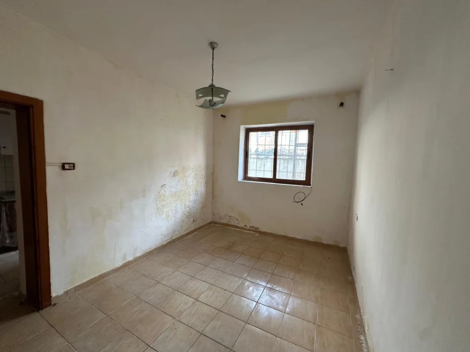 Durres, shitet apartament 1+1 Kati 1, 45 m² 33.000 € (Shkozet)