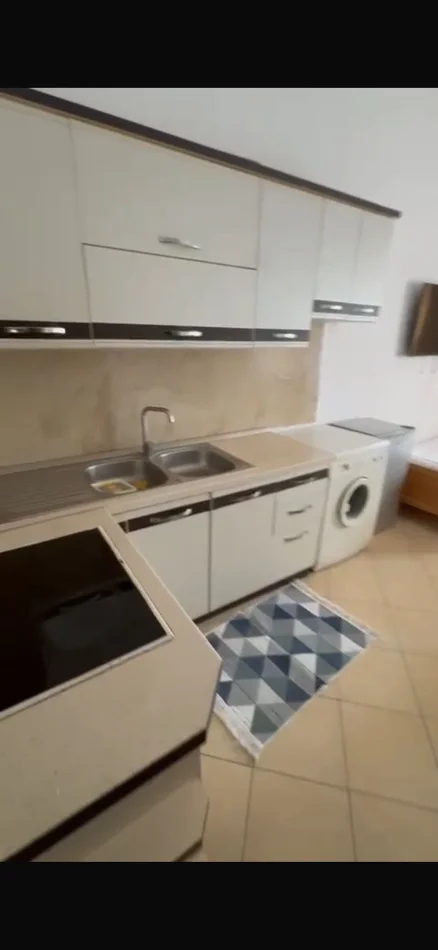 Tirane, jepet me qera garsonier Kati 5, 30 m² 300 € (5 Maji)