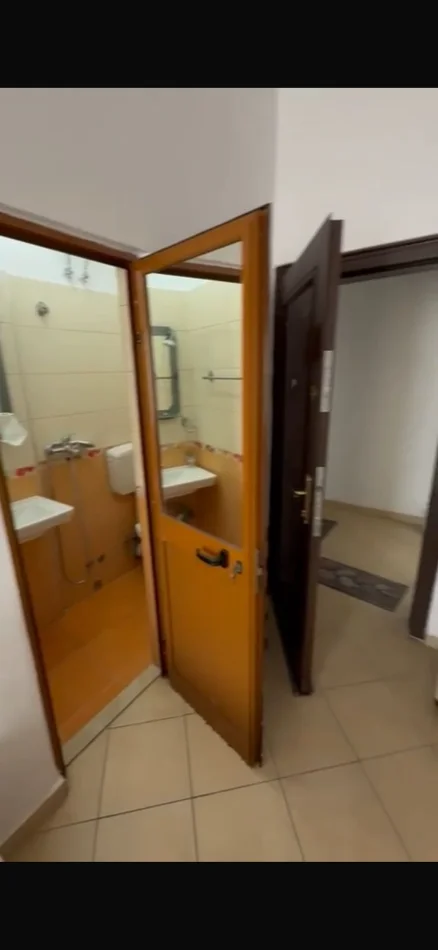 Tirane, jepet me qera garsonier Kati 5, 30 m² 300 € (5 Maji)