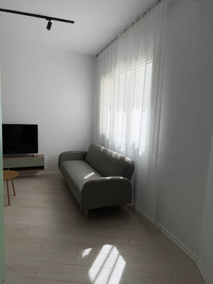 Tirane, jepet me qera apartament 1+1+Ballkon Kati 5, 65 m² 500 € (River Residence)