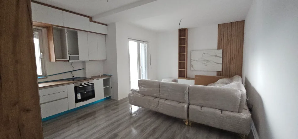 Tirane, jepet me qera apartament 2+1 Kati 4, 500 € 