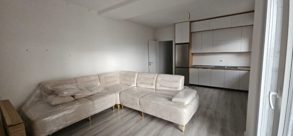 Tirane, jepet me qera apartament 2+1 Kati 4, 500 € 