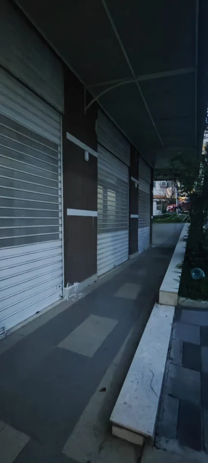 Tirane, shitet dyqan Kati 0, 68 m² (Idriz Dollaku)