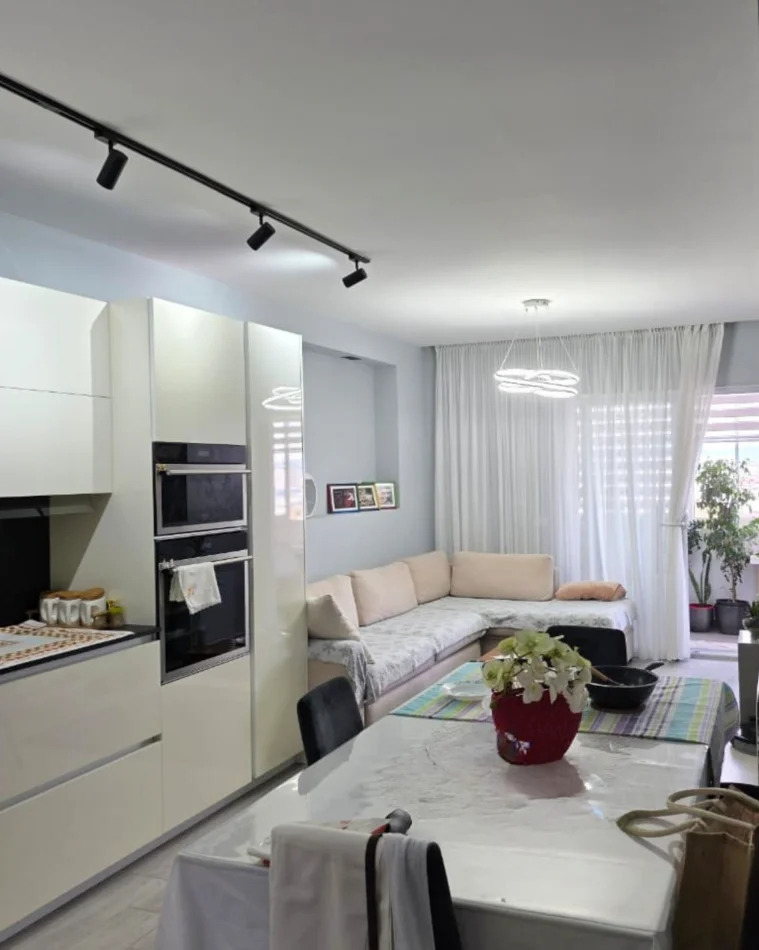 Durres, shitet apartament 2+1+Ballkon Kati 6, 