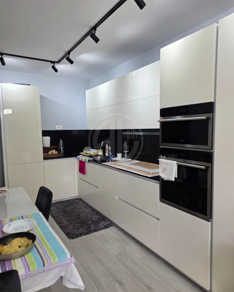 Durres, shitet apartament 2+1+Ballkon Kati 6, 