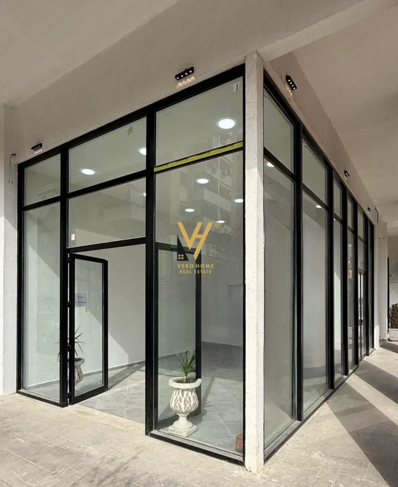 Tirane, jepet me qera ambjent biznesi Kati 0, 45 m² 700 € (PAZARI I RI)