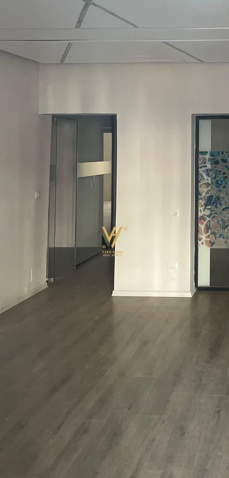 Tirane, jepet me qera zyre Kati 0, 180 m² 3.000 € (BLLOK)