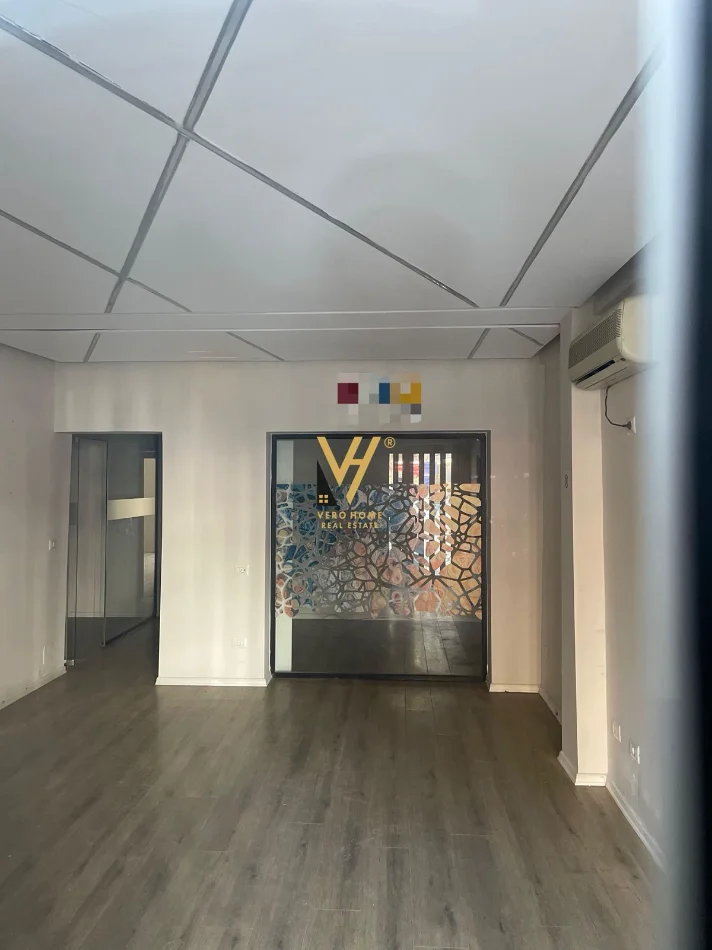 Tirane, jepet me qera zyre Kati 0, 180 m² 3.000 € (BLLOK)