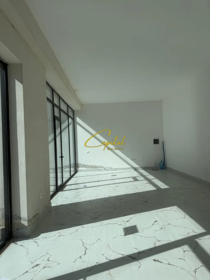 Tirane, jepet me qera dyqan Kati 0, 58 m² 1.740 € (QENDER)