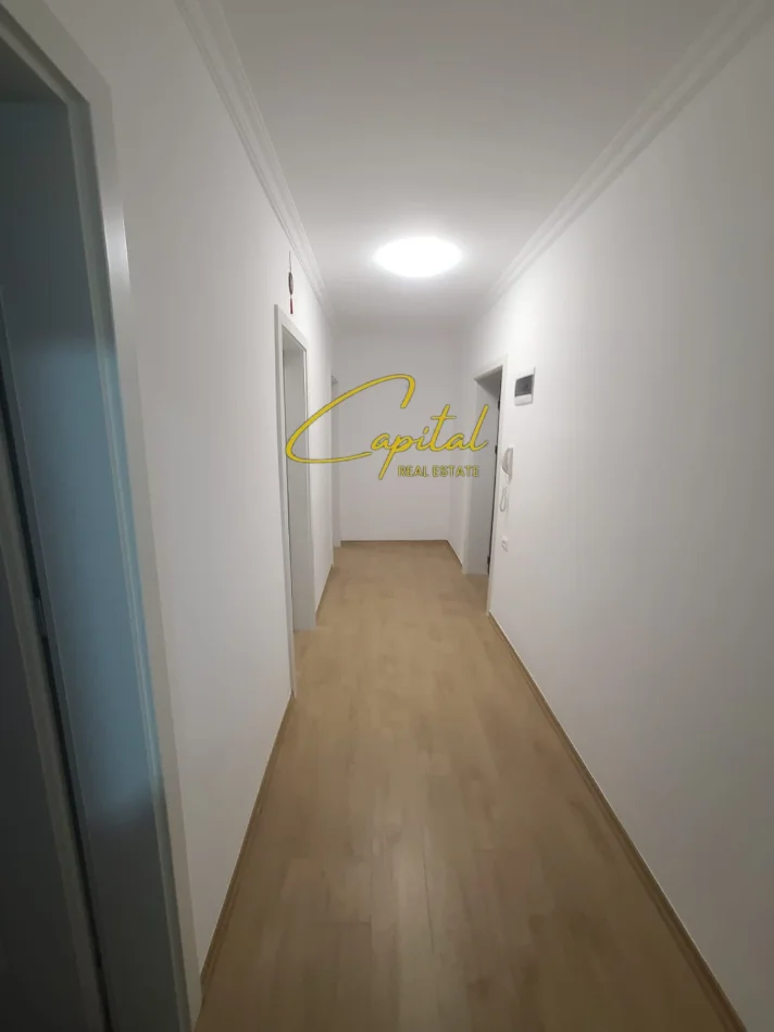 Tirane, jepet me qera zyre Kati 3, 80 m² 1.200 € (PAZARI I RI)