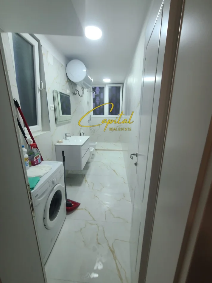 Tirane, jepet me qera zyre Kati 3, 80 m² 1.200 € (PAZARI I RI)