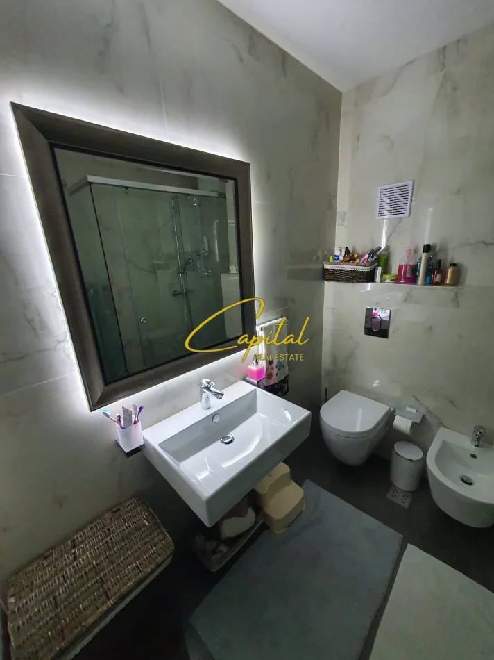 Tirane, jepet me qera apartament 2+1 Kati 1, 135 m² 1.800 € (RRUGA E KOSOVAREVE)