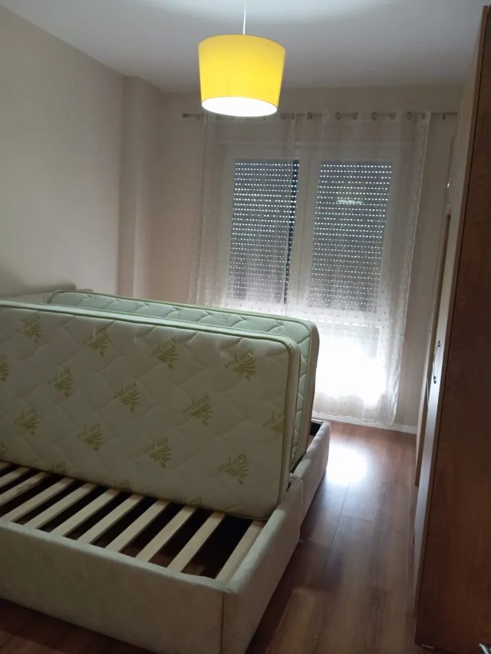 Tirane, jepet me qera apartament 2+1 Kati 6, 600 € (5 Maji)