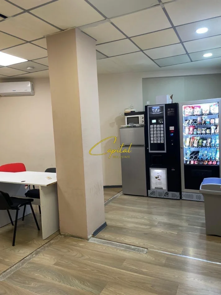 Tirane, jepet me qera zyre Kati 1, 306 m² 3.400 € (RRUGA E DIBRES)