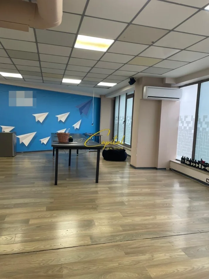 Tirane, jepet me qera zyre Kati 1, 306 m² 3.400 € (RRUGA E DIBRES)