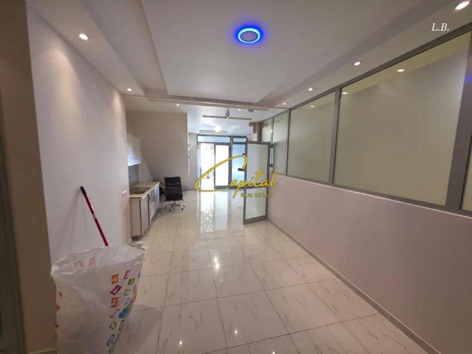 Tirane, jepet me qera zyre Kati 1, 386 m² 4.000 € (RRUGA E DIBRES)