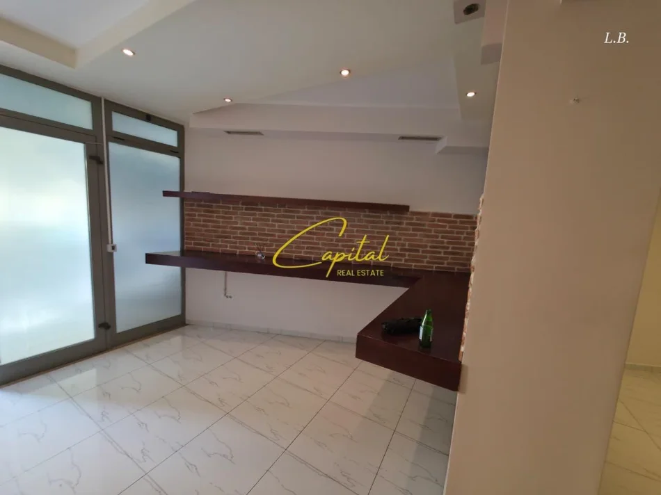 Tirane, jepet me qera zyre Kati 1, 386 m² 4.000 € (RRUGA E DIBRES)