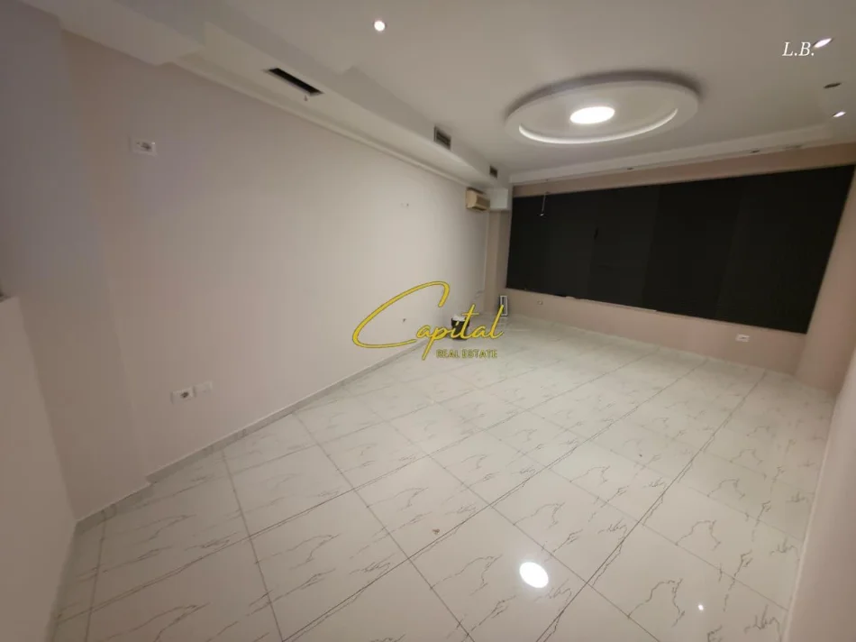 Tirane, jepet me qera zyre Kati 0, 80 m² 1.200 € (RRUGA E DIBRES)