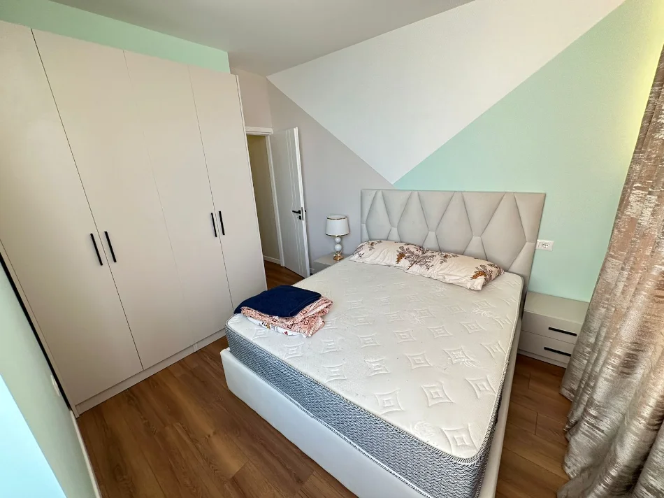 Tirane, jepet me qera apartament 1+1 Kati 7, 55 m² 